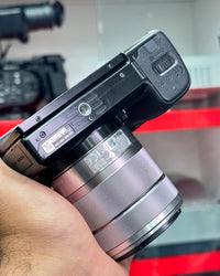 SONY a6000 com objetiva 18-55mm