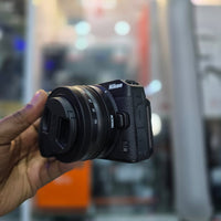 Nikon Z30 corpo + lente do kit – Seminova e completa!