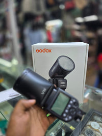 Flash Godox V1 Pro seminovo – Potência e versatilidade profissional!